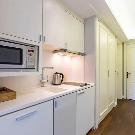 Bright In Sisli With Central Location Apartamento Estambul